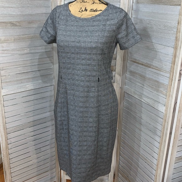 A Pea in The Pod Nursing Dress with Pockets - Picture 1 of 7